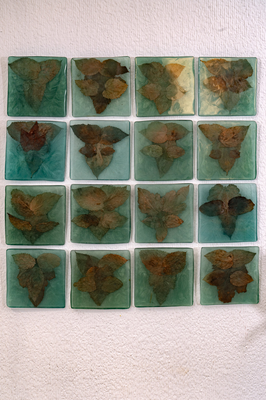 Image showing the complete ancestral artwork made with resin and pieces of withered leaves