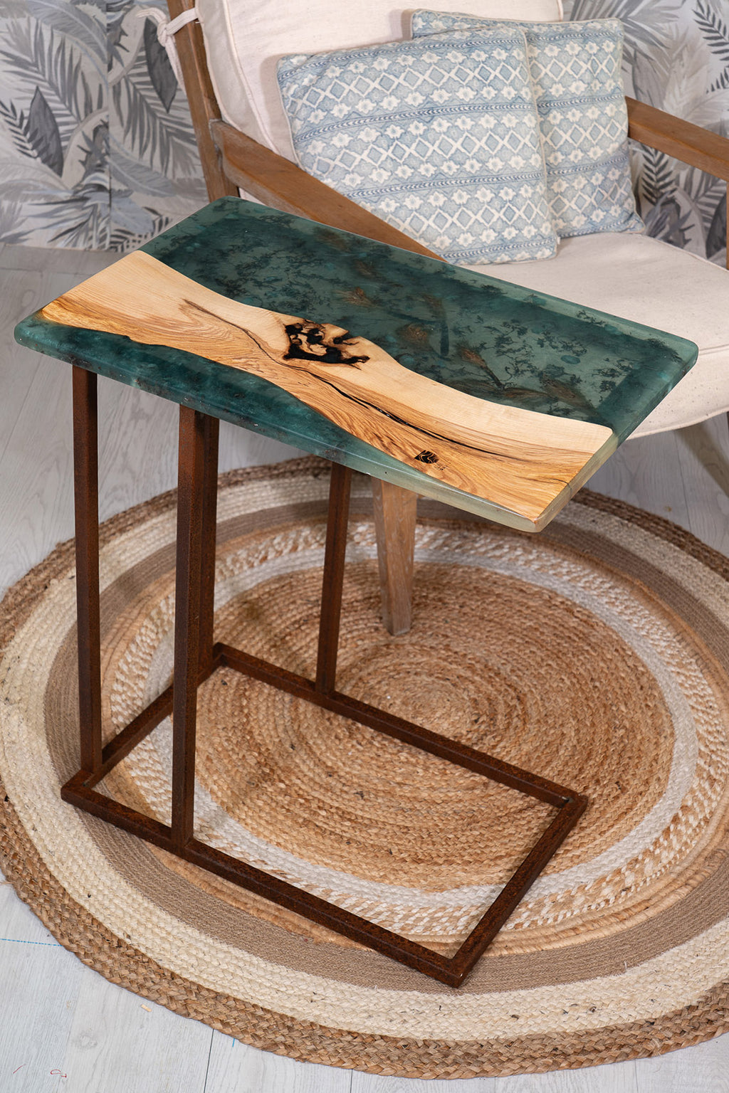 Ibiza line side table made with resin and wood
