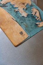 Image next to the Ibiza line table to better detail the wood
