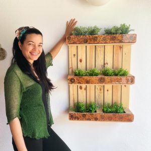 Jardineras Eco-Amigables: Transformando Materiales Reciclados en Obras de Arte para el Jardín